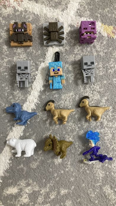 Продам фигурки Киндер