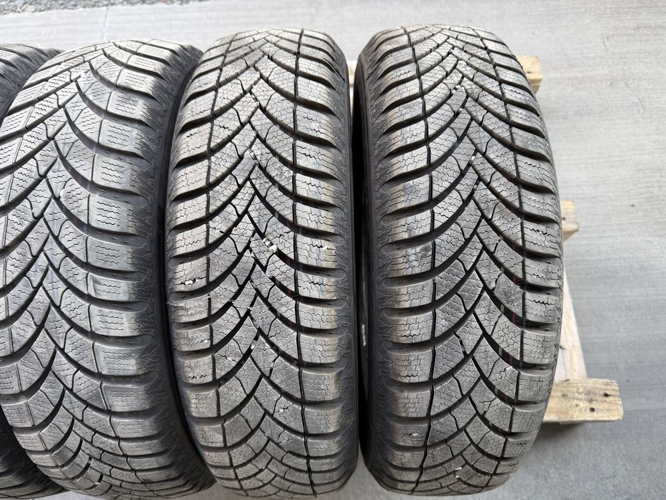 4бр. КАТО НОВИ Зимни Гуми 165/70R/14 -SEMPERIT- DOT:3525+4123- 8.2мм+6.1мм.