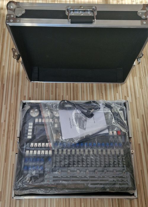 Consolă control lumini DMX, scena, DJ