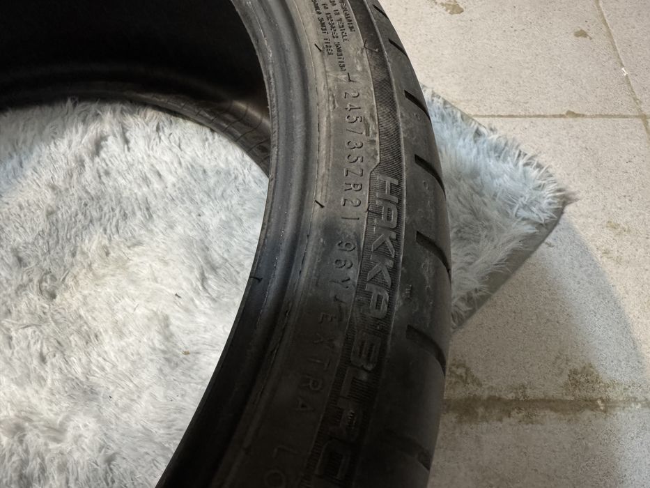 Продам резину Nokian 245/35/21