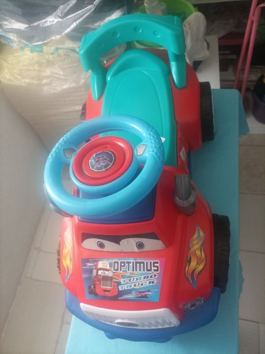 Машина детская от 1 до 5 лет совершенно новая с  этикеткой