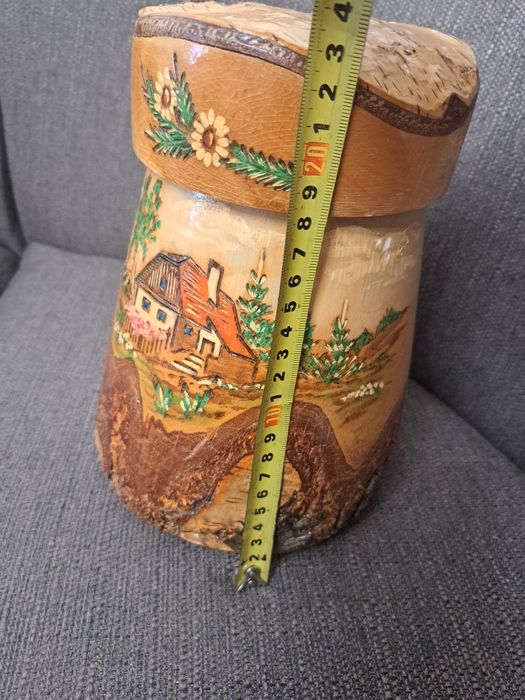 Дървена кана с дръжка