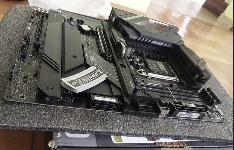 Asus ROG StriX Z790-H Gaming Wi-Fi DDR5