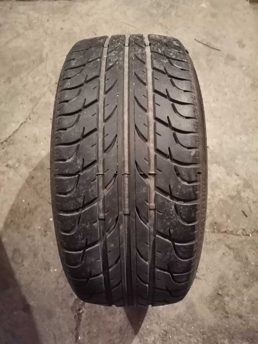 Продавам 1 брой летна гума 225.40.18 дот 2019 Tigar