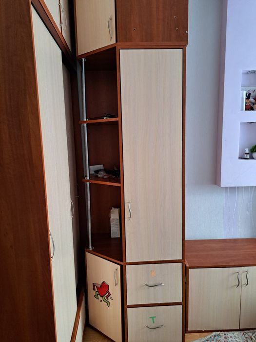 Продается шкаф для одежды, очень вместительный Материал ЛДСП