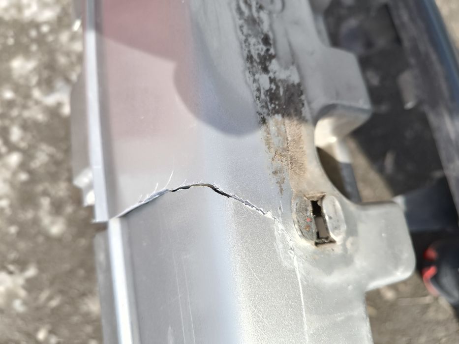 Продам бампер передний на Паджеро 4