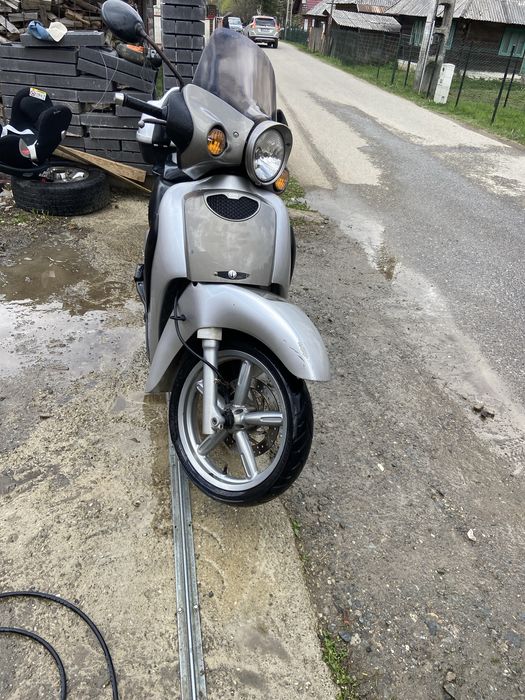 Aprilia scarabeo 125 si malaguti