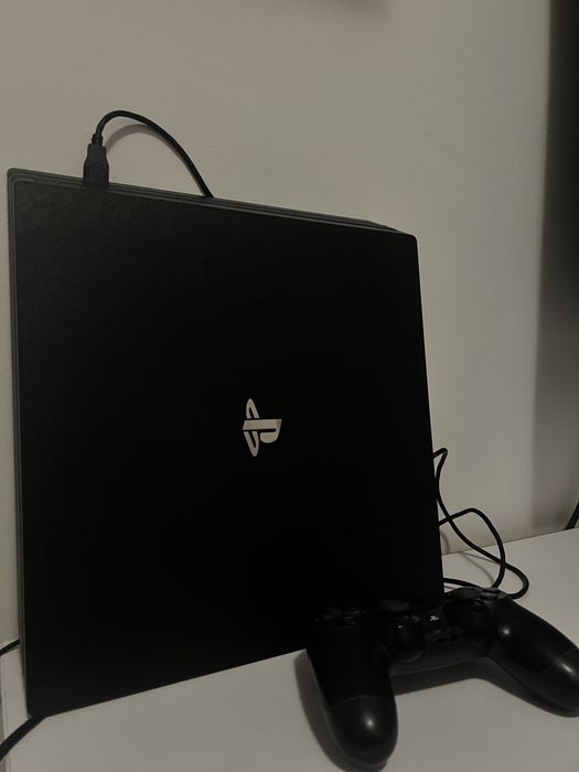 playstation 4 pro 1tb spatiu  pret negociabil