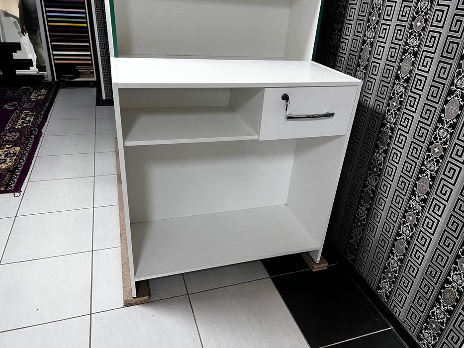 Продам  витрины стеллажи полки