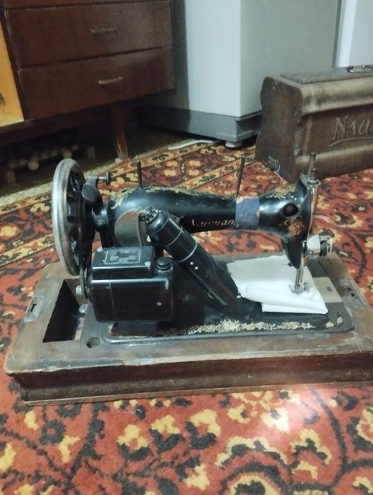 Продается немецкая швейная машинка