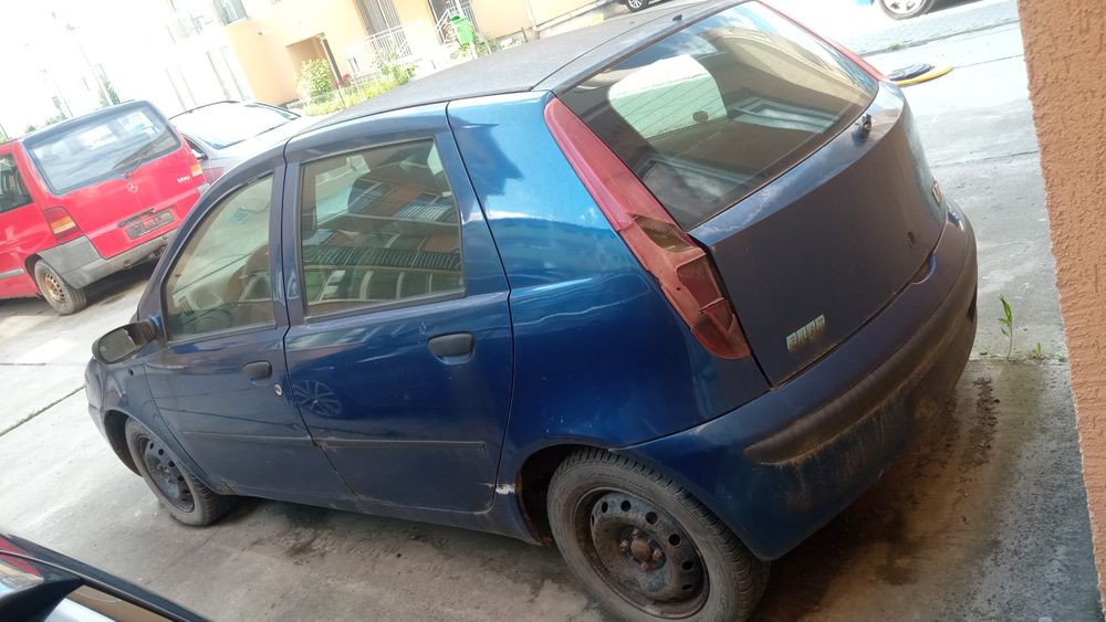Vând Fiat Punto pentru piese sau casare