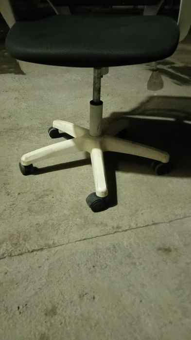 Ofis kreslo sotiladi