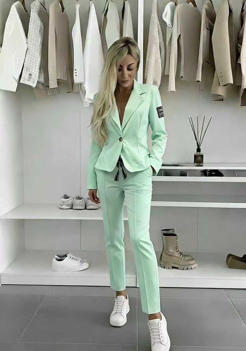 Комплект от две части