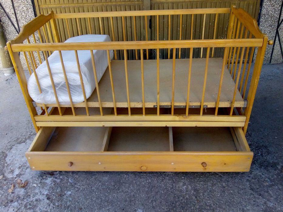 Продавам детско креватче/кошара