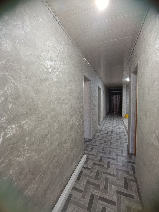 Поклейка обоев,внутренняя отделка.