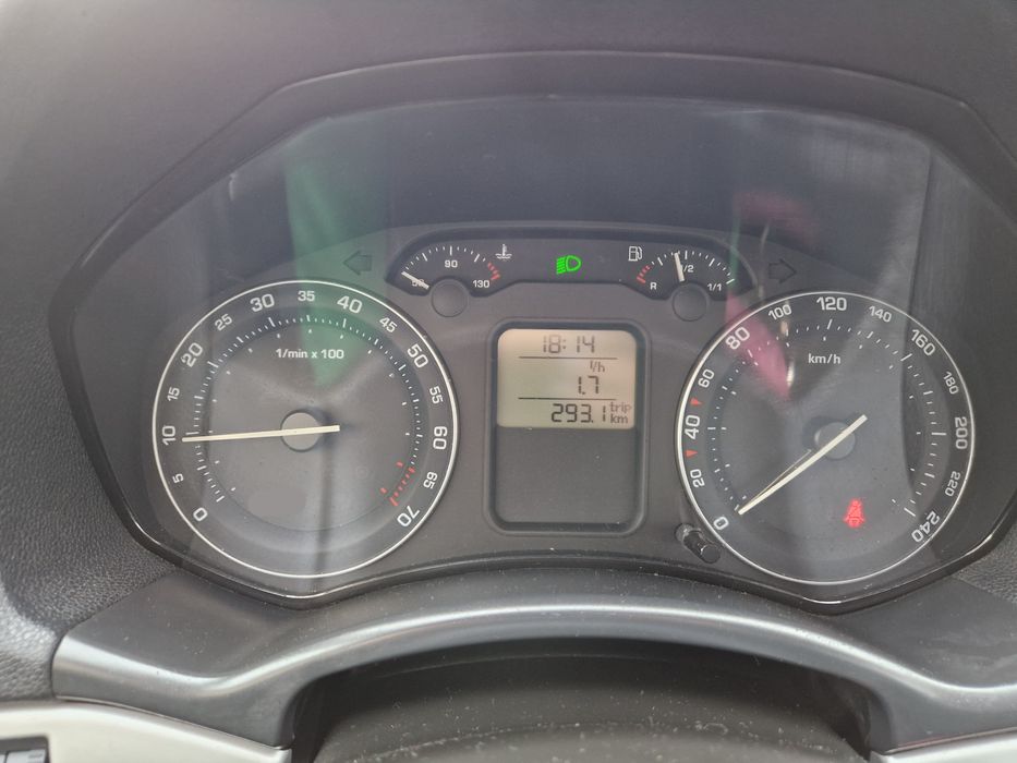 Se vinde masina 2100e ușor negociabilă