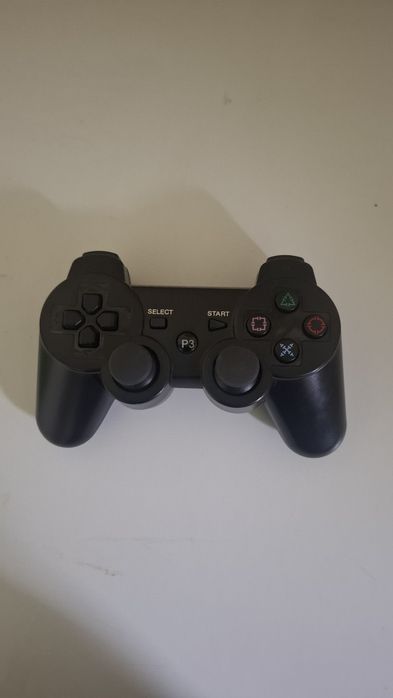 Vând un controller pentru Playstation 3 Controller PS3 model