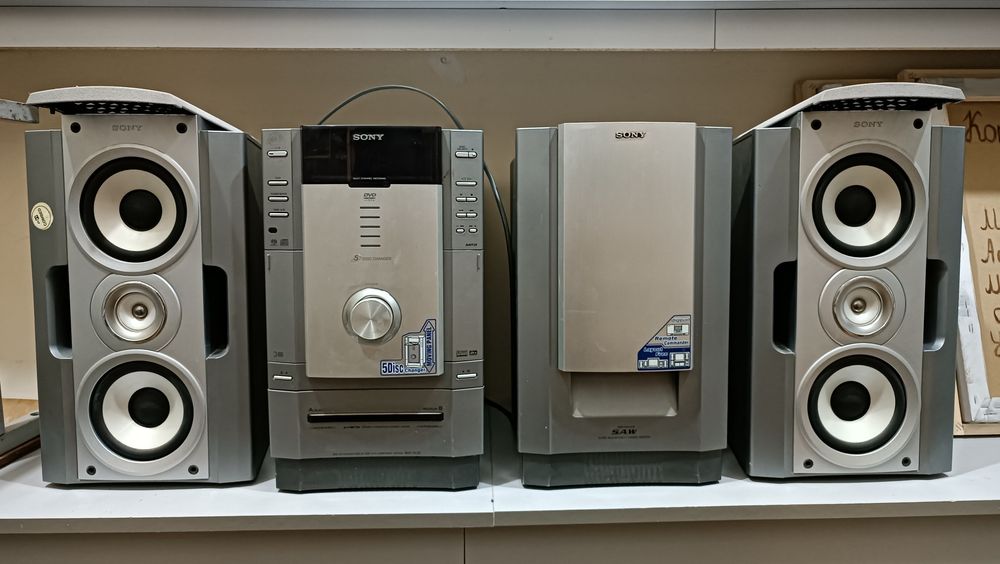 Продам музыкальный центр SONY DHC лучшая цена действует до сентября