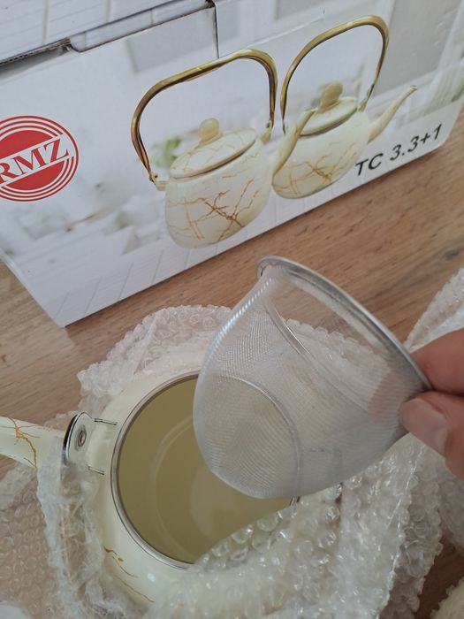 Продам новые эмалированные чайники