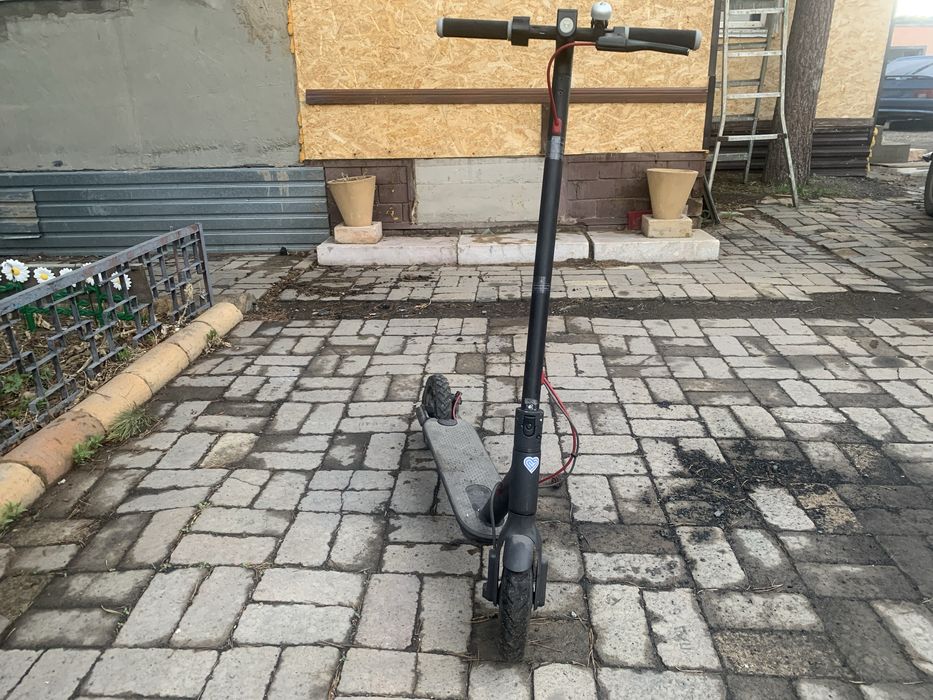 Продам электросамокат xiaomi