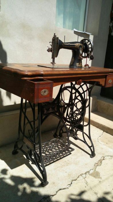 Masina de cusut vintage "Didona"cu masă cadru si capac