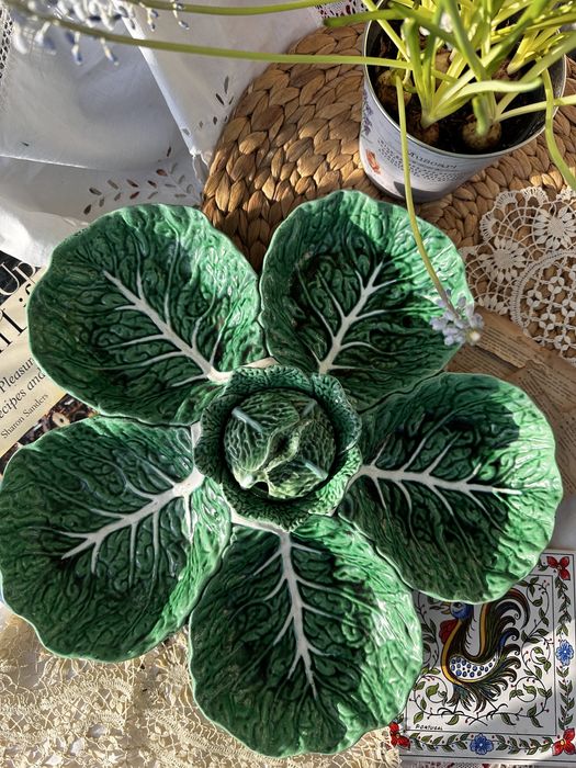 Голямо плато за предястия, портогалска майолика от Bordallo Pinheiro