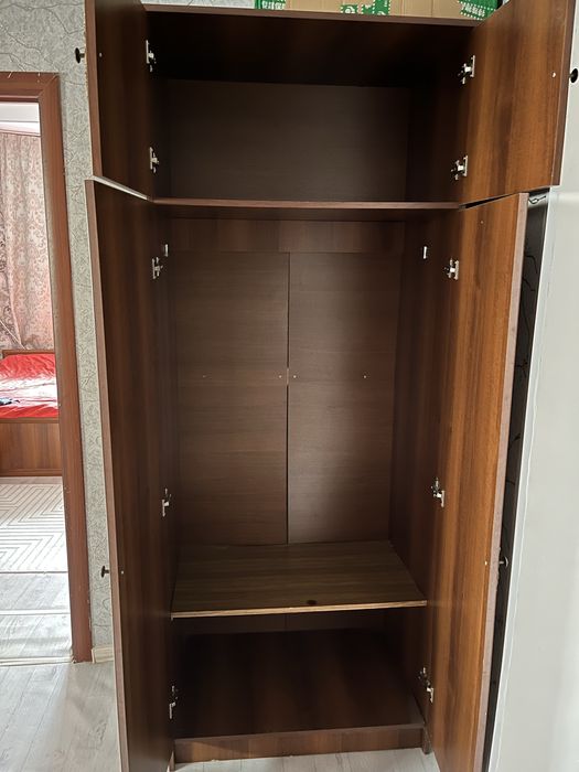 Шкаф двухдверный