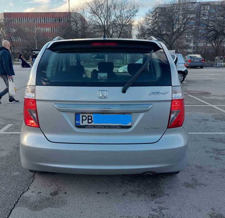 Продавам Honda FR-V 2.2D. в много добро състояние.