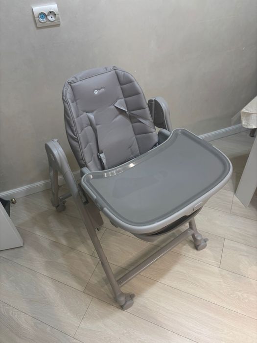 Стульчик-шезлонг для кормления ребенка