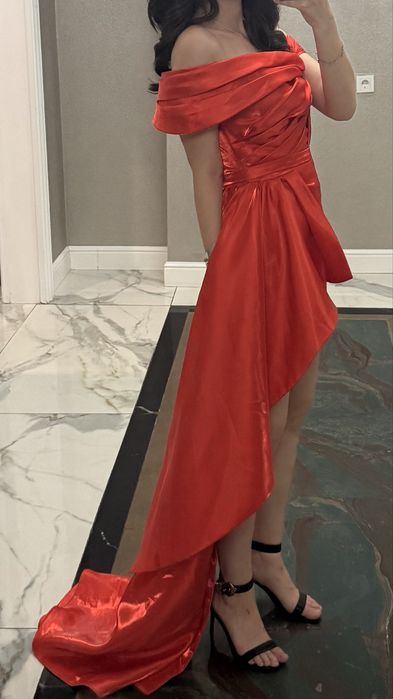 Красное платье на мероприятие