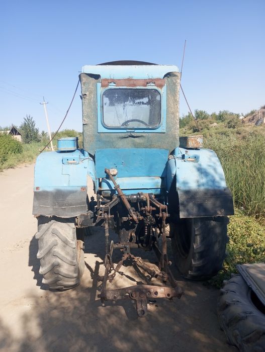 Traktor sotiladi