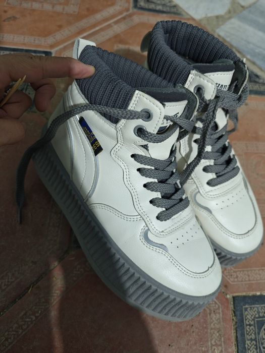 Oyoqkiyim 2 3 marta kiyilgan