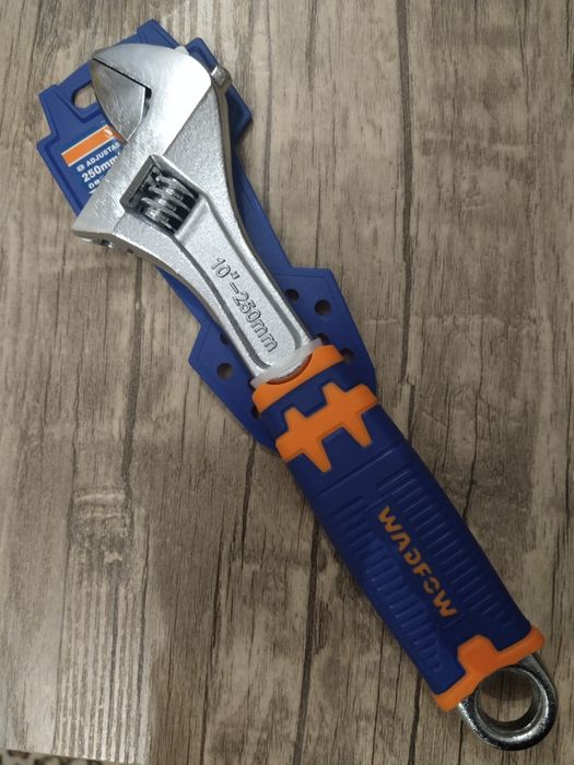 Молоток гвозьдадёр отвертки + замок газовый ключ  резьбовой ключ