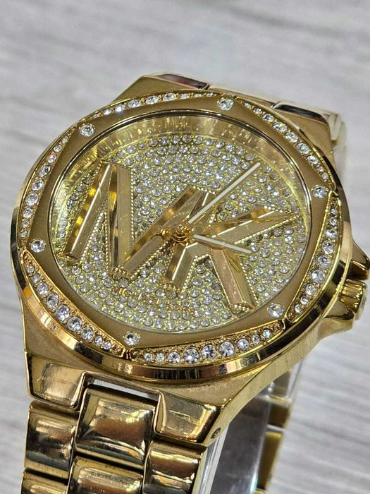Продавам часовник MICHAEL KORS MK7229