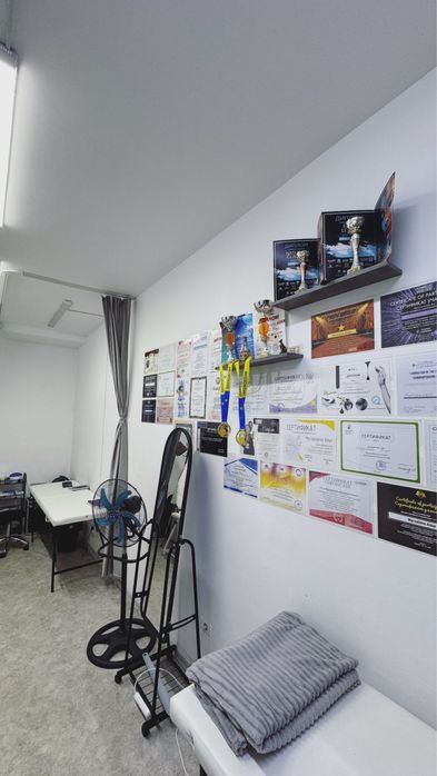 Продам кушетку, стулья, лампа