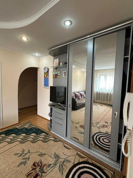 Продам 3-х комнатную квартиру в 8 микрорайоне