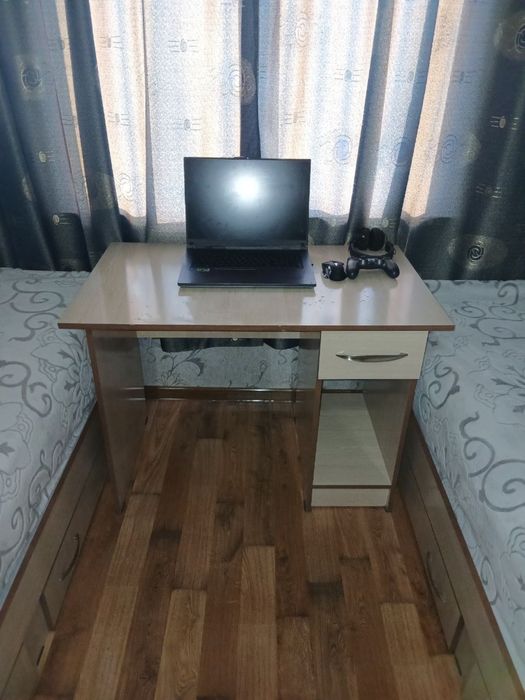 комплект мебель сотилади