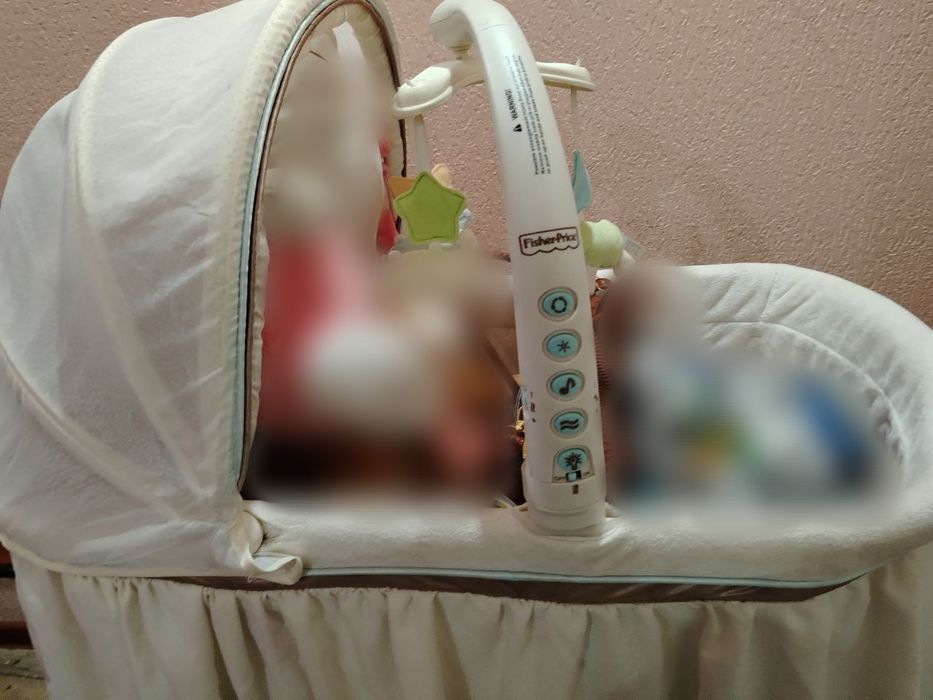 Fisher-Price колыбель,выдвижные колеса,превращающие колыбель в качалку