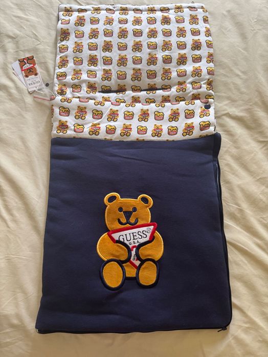 Бебешко чувалче Guess