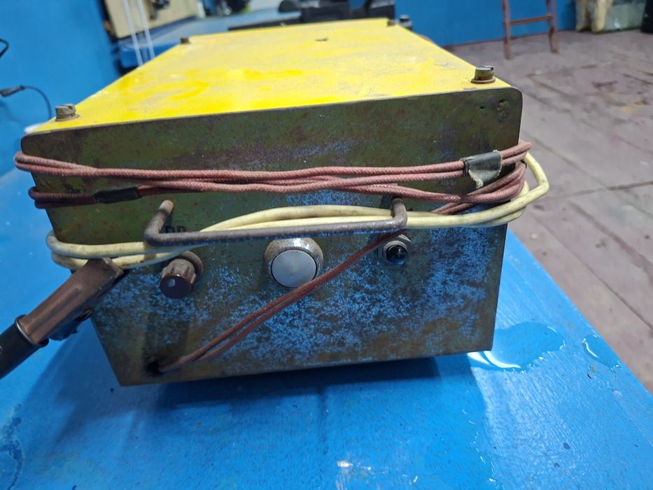 Продам пускозарядное устройство 12v.