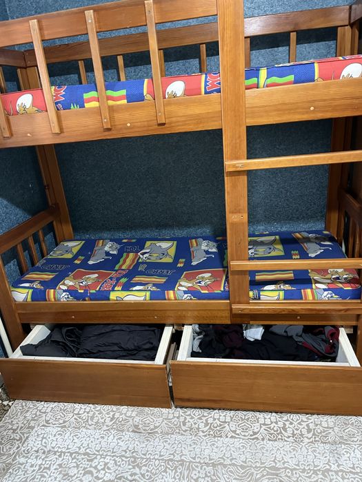 Двухъярусная кровать