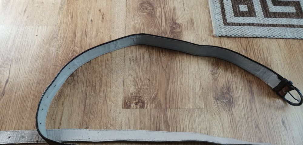 Колани два броя, хипарски.