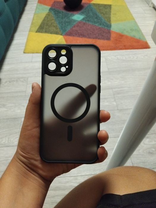 Vând husa pentru telefon iPhone 15 pro max si un ceas pentu copii