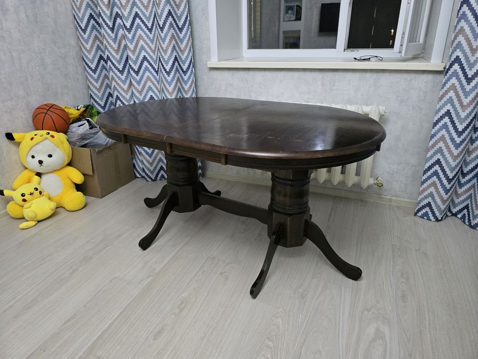 Продам стол из красного дерево