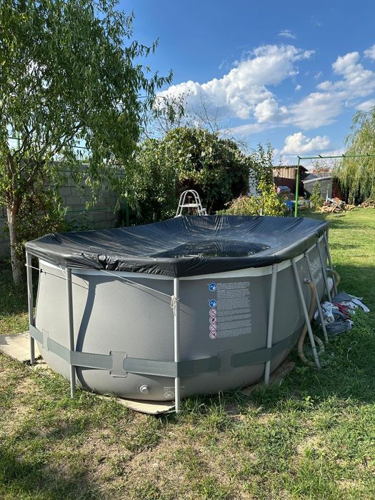 Piscina exterioara gradină