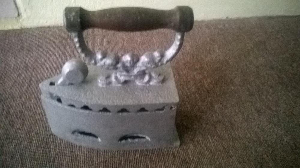 Fier de calcat vintage