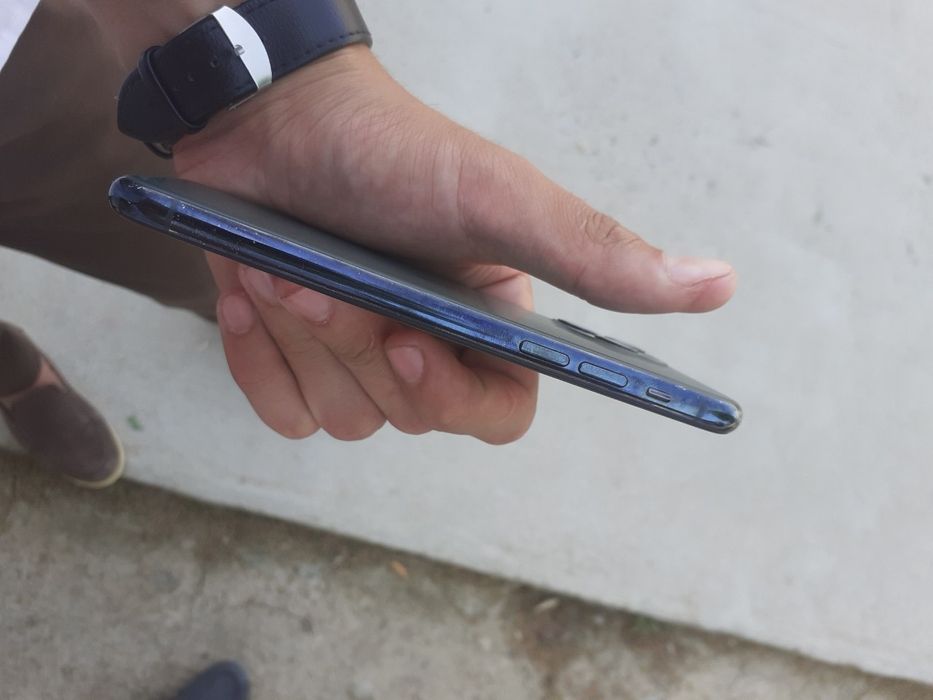 iPhone 11 pro orqa kirishga singan ekran alishgan