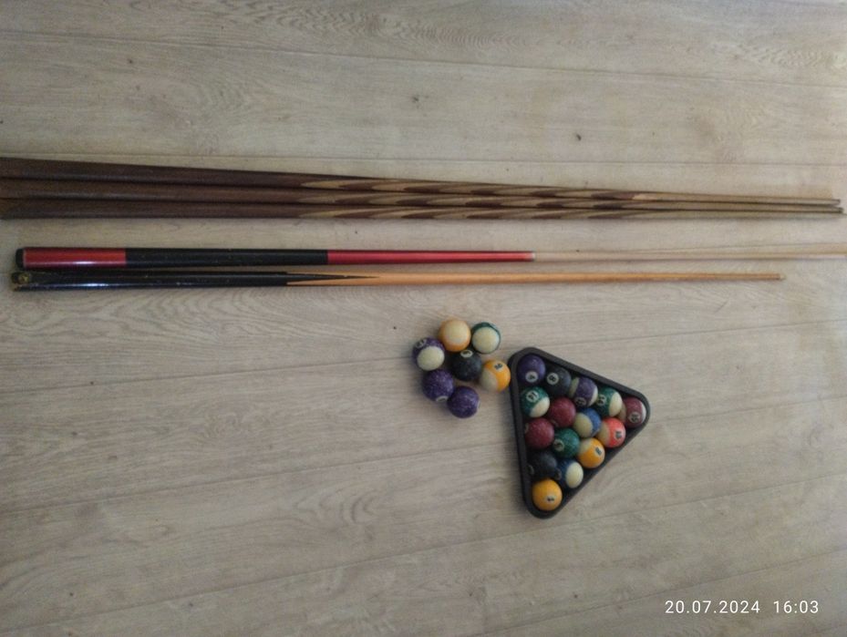 Продам кий и бильярдные шары
