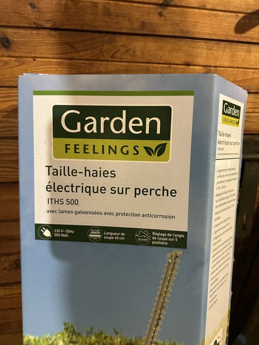 Foarfeca electrica pentru tuns gard viu