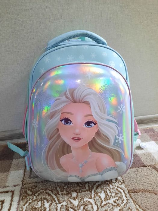 Продам рюкзак для девочки для школы
